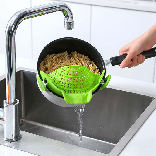 silicone-pot-side-drain-stopper-kitchen-gadget.png
